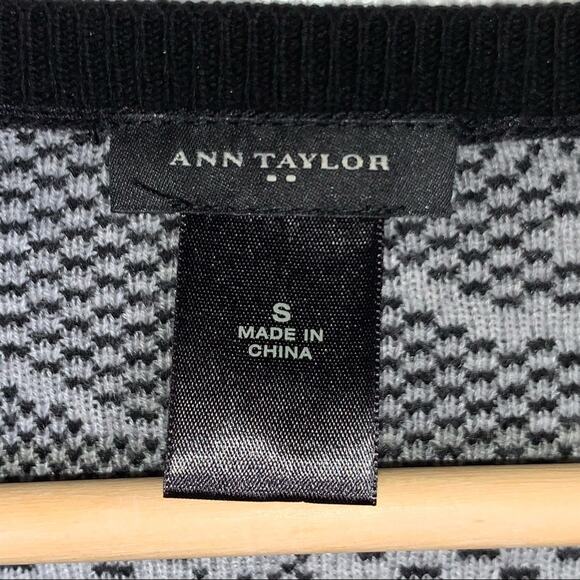 Ann Taylor black and gray zippered floral sweater size small S - Picture 3 of 5